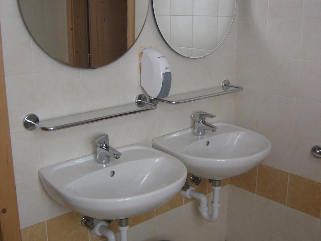 Taxus Hostel Pieve Tesino الغرفة الصورة