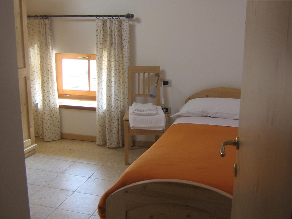 Taxus Hostel Pieve Tesino الغرفة الصورة